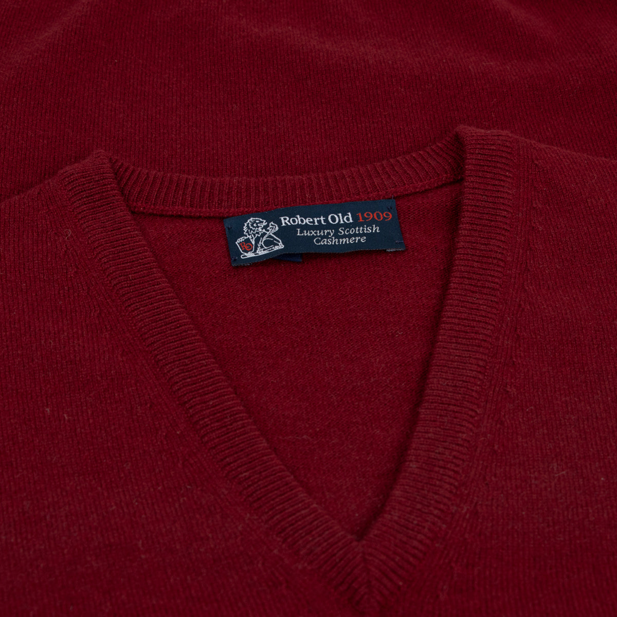 Claret Red Chatsworth 2ply V-Neck Cashmere Sweater  Robert Old   
