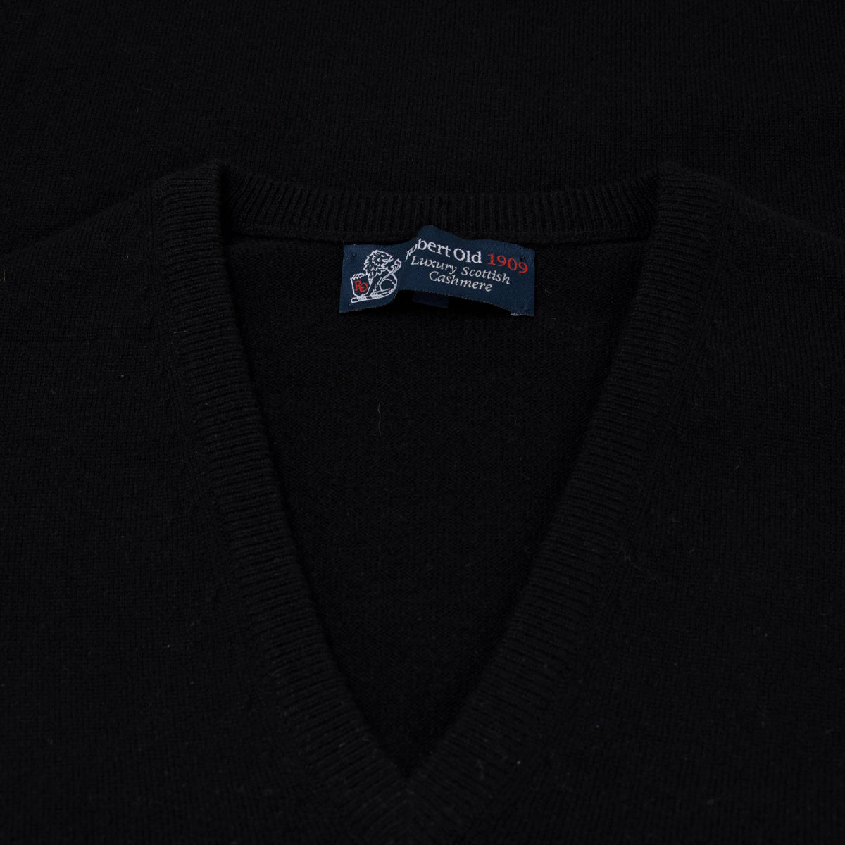 Black Chatsworth 2ply V-Neck Cashmere Sweater  Robert Old   